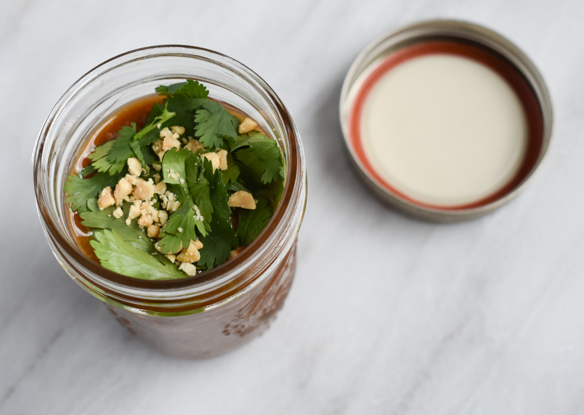 How to Build a LowFODMAP Salad in a Jar (Salad Bar Tips) and Low