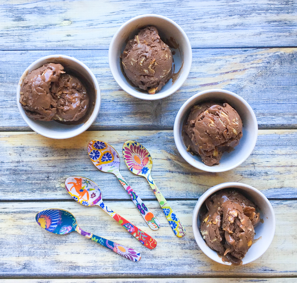 low fodmap chocolate ice cream with almonds
